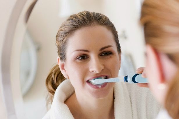 summer tooth care - brushing